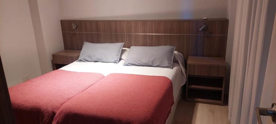 Bed, Photo of the whole room, Decorative detail, Bedroom