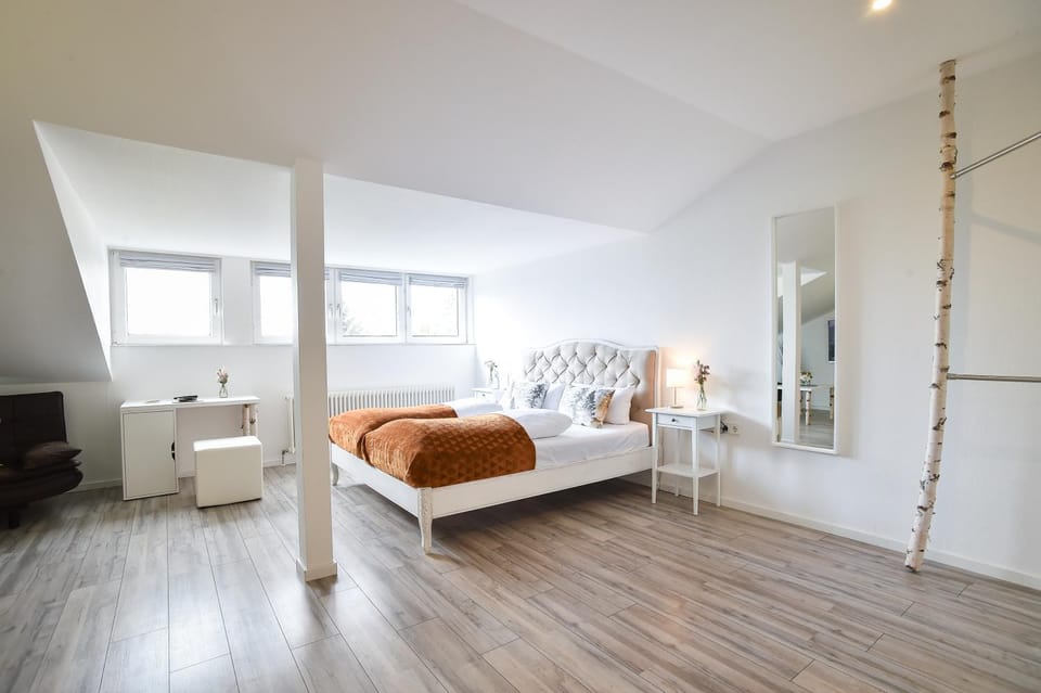 Bed, Photo of the whole room