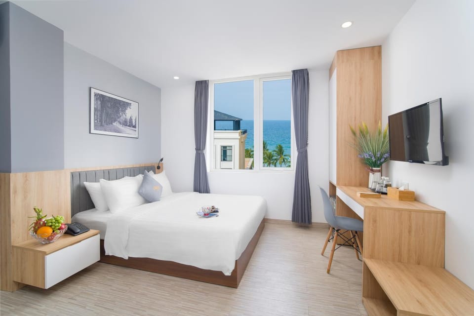 Photo of the whole room, Sea view