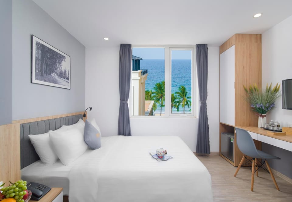 View (from property/room), Photo of the whole room, Sea view, Quiet street view