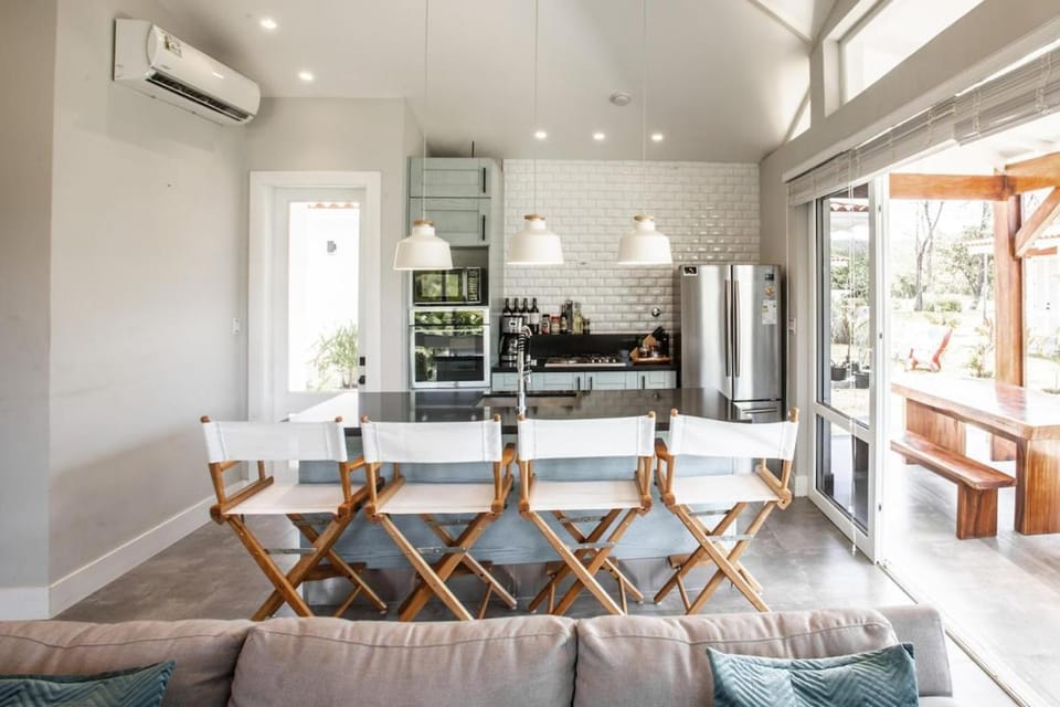 Living room, Seating area, air conditioner