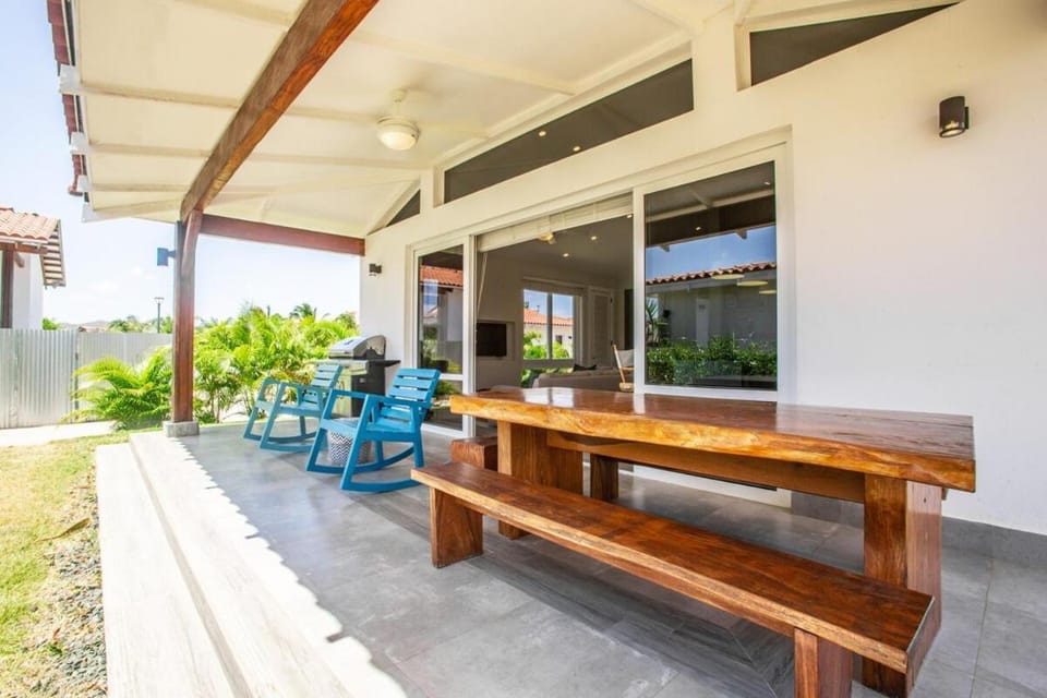 Patio, Day, Balcony/Terrace, Living room