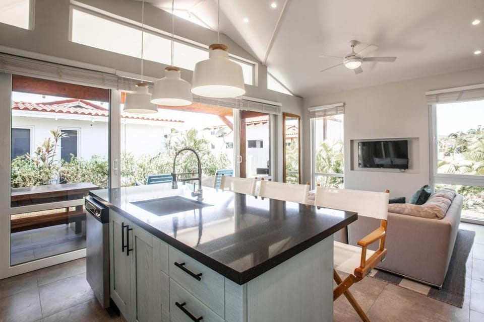 Communal lounge/ TV room, Kitchen or kitchenette, Living room, Dining area