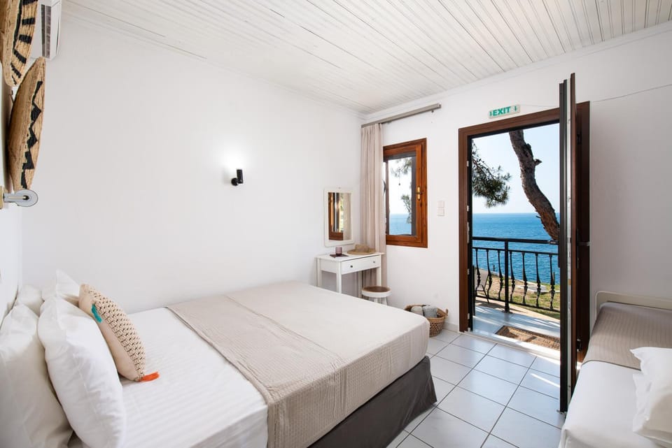 Bed, Balcony/Terrace, Sea view