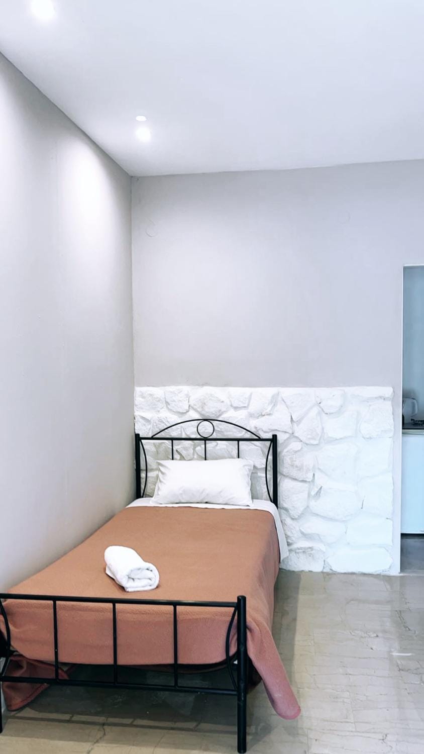 Bed, Photo of the whole room, towels