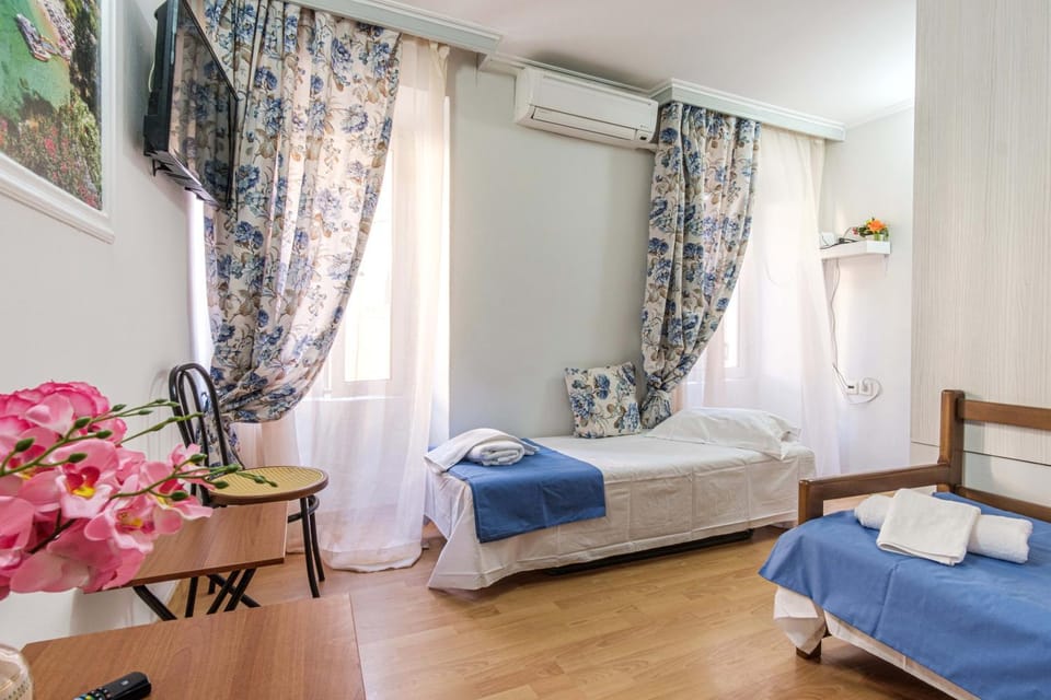 Photo of the whole room, air conditioner