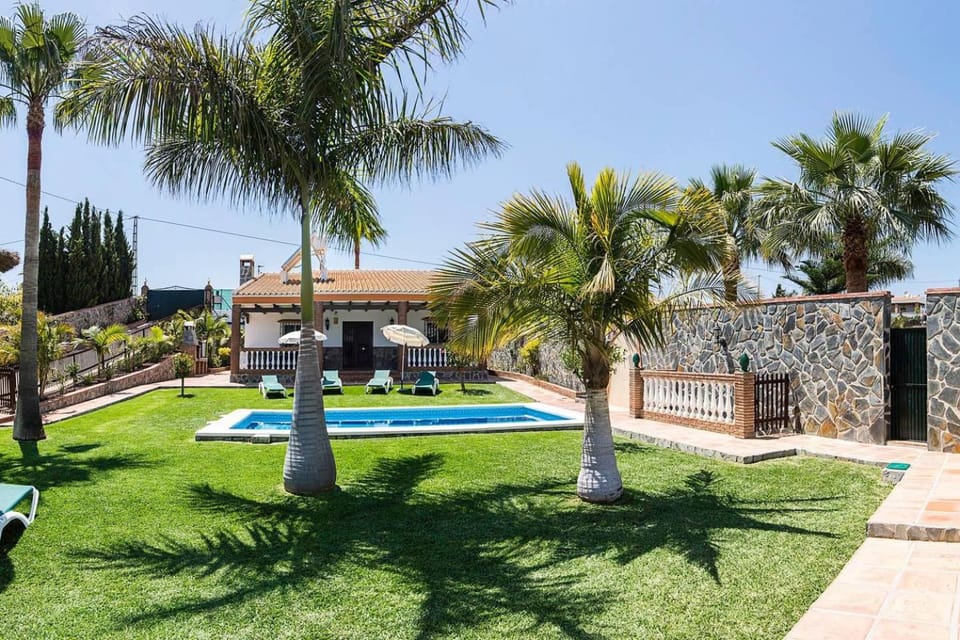 Day, Garden, Garden view, Pool view, Swimming pool, sunbed
