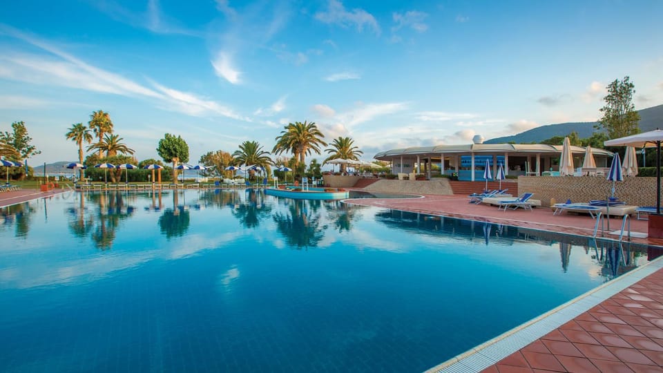 Swimming pool, sunbed