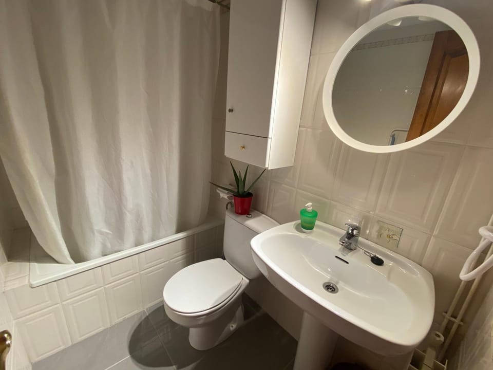Bathroom, Bath, towels