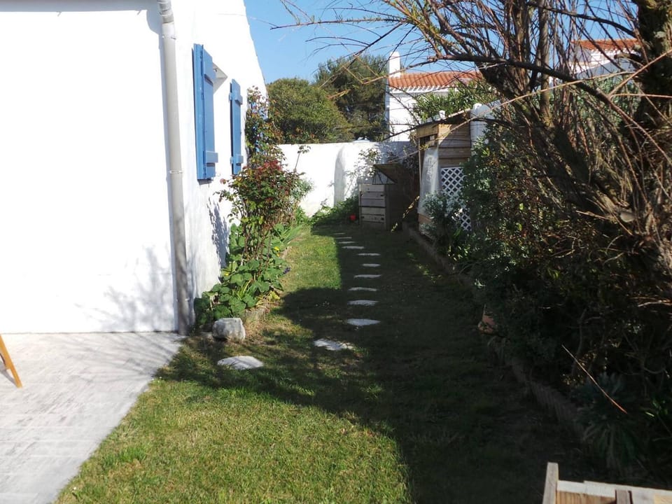 Maison rénovée 3 pièces avec jardin clos, à 700m des plages et 400m du centre de l'Épine - FR-1-224B-28 House in Pays de la Loire