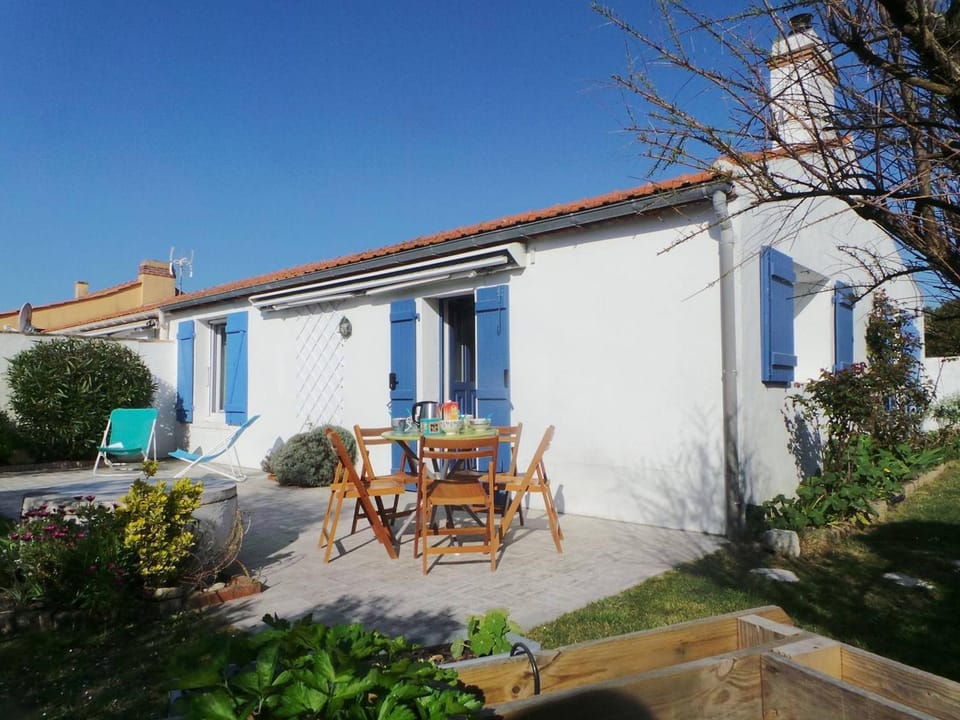 Maison rénovée 3 pièces avec jardin clos, à 700m des plages et 400m du centre de l'Épine - FR-1-224B-28 House in Pays de la Loire
