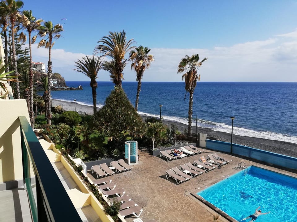 Natural landscape, View (from property/room), Balcony/Terrace, Balcony/Terrace, Beach, Pool view, Sea view, Swimming pool