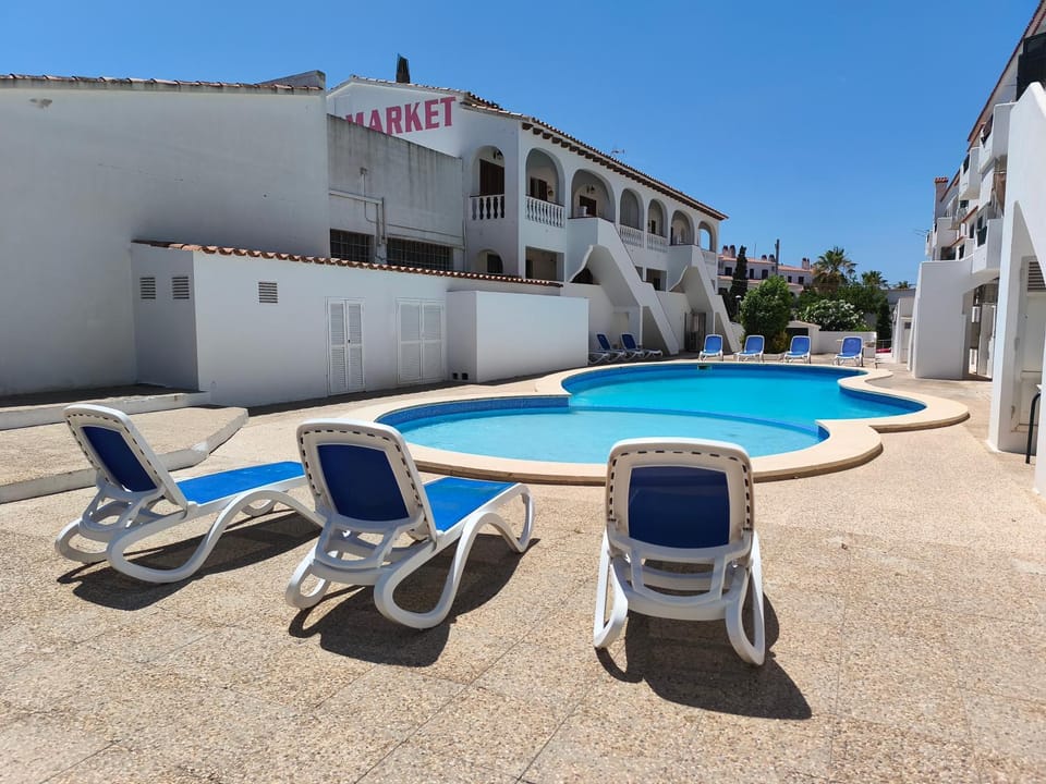 Property building, Swimming pool, sunbed