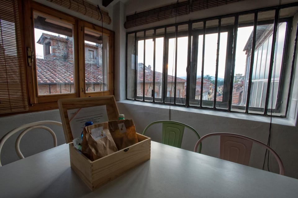 Food and drinks, Seating area