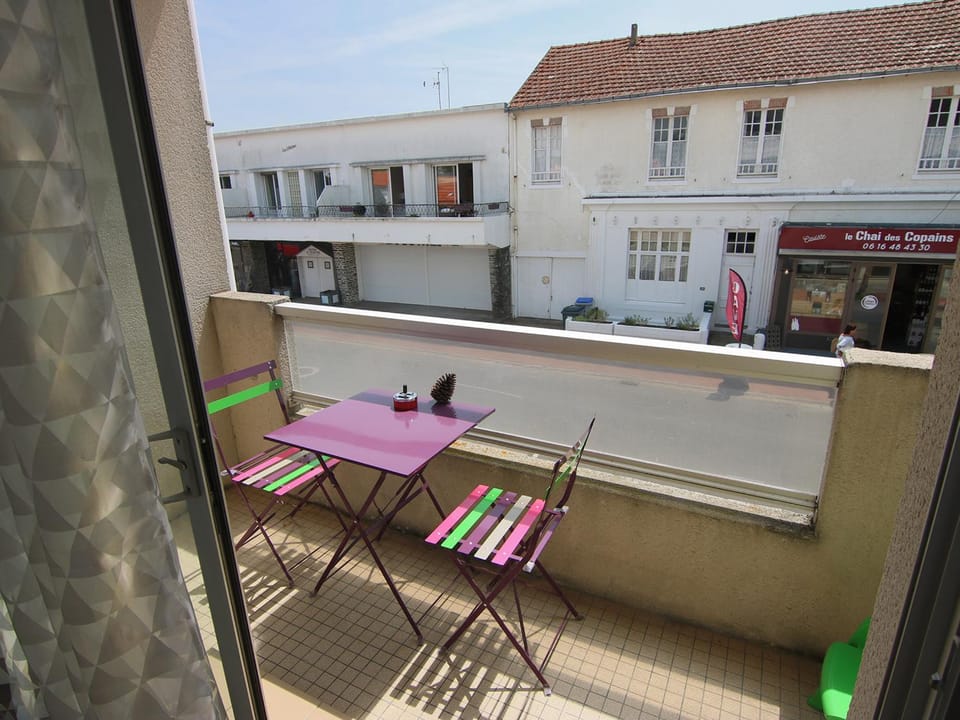 Location Vacances : Appartement 1 Chambre pour 2, proche plage à Saint Jean de Monts - FR-1-323-106 Apartment in Saint-Jean-de-Monts