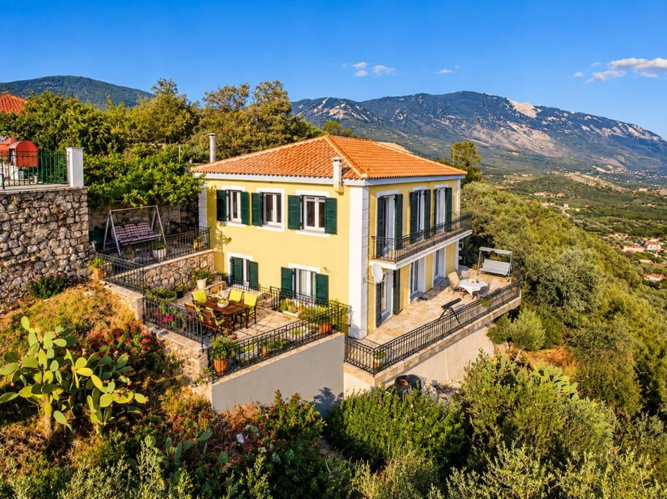 Property building, Bird's eye view, Mountain view, Sea view