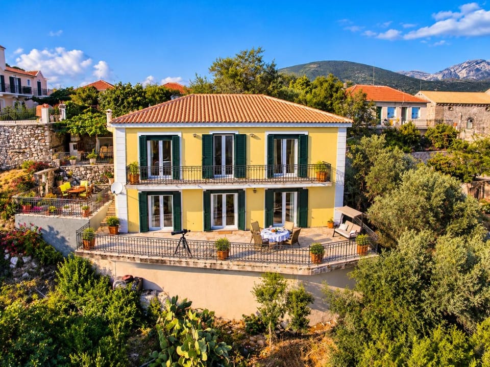 Property building, Bird's eye view, Balcony/Terrace, Balcony/Terrace, Mountain view, Sea view