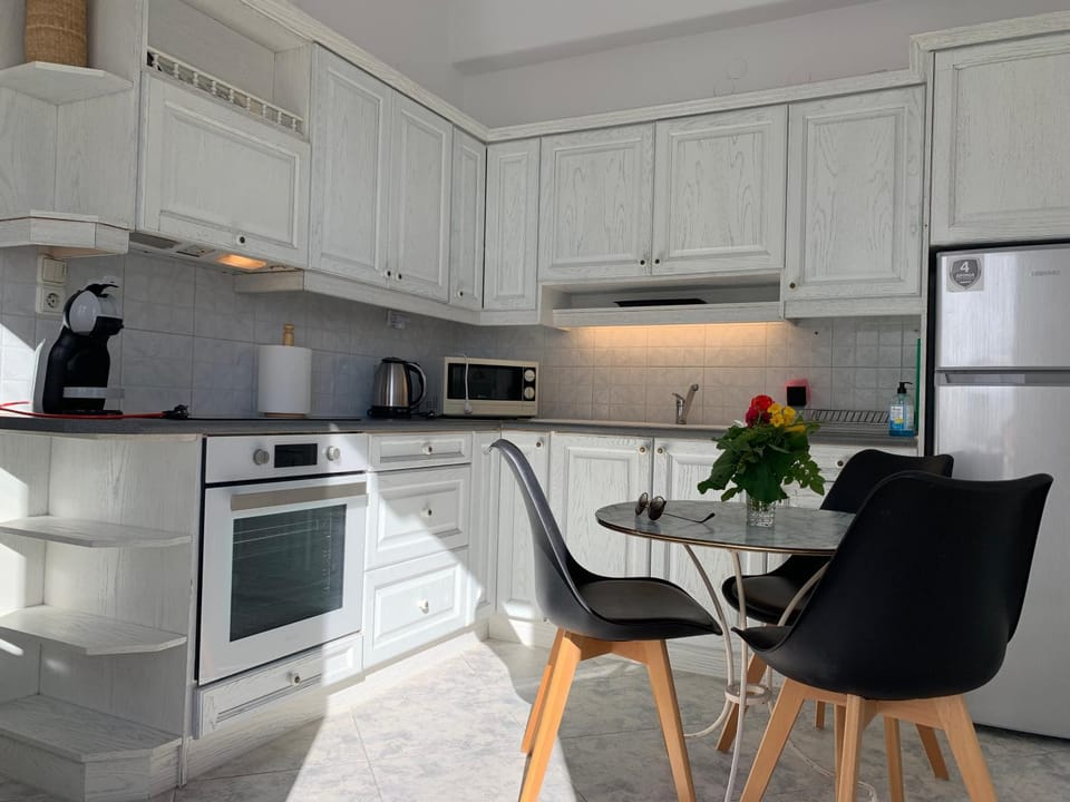 Coffee/tea facilities, Kitchen or kitchenette, minibar, pet friendly, stove