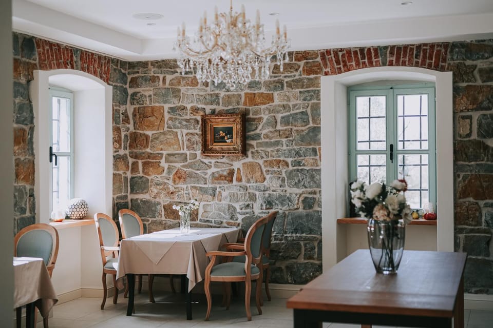 Living room, Seating area, Dining area, Breakfast