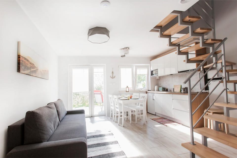Kitchen or kitchenette, Living room, Seating area, Dining area