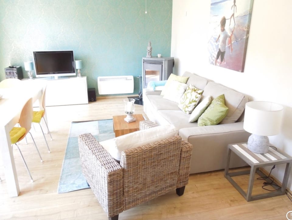 Communal lounge/ TV room, TV and multimedia, Living room, Seating area