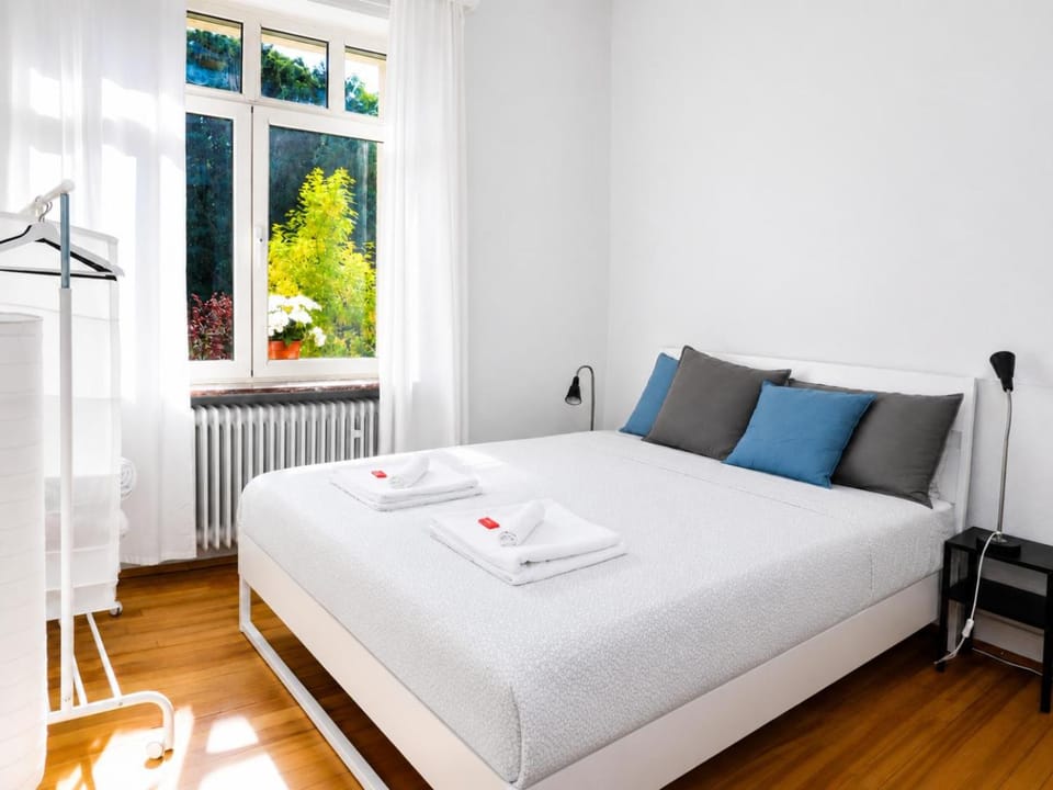 Bed, Photo of the whole room, Bedroom, internet, towels
