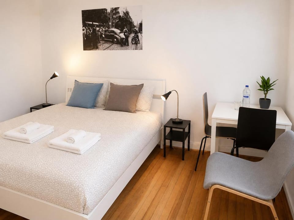 Bed, Photo of the whole room, Bedroom