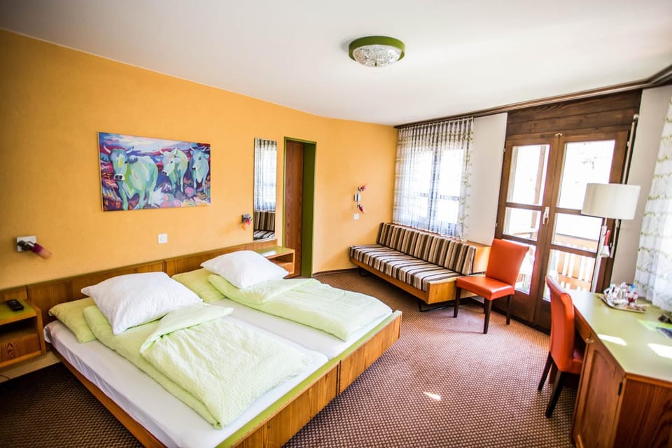 Bed, Living room