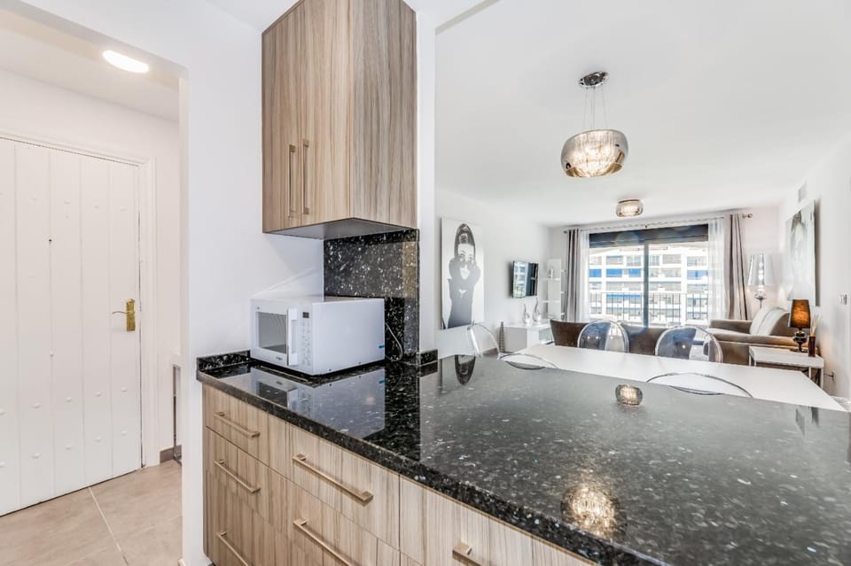 Kitchen or kitchenette, Seating area, Dining area