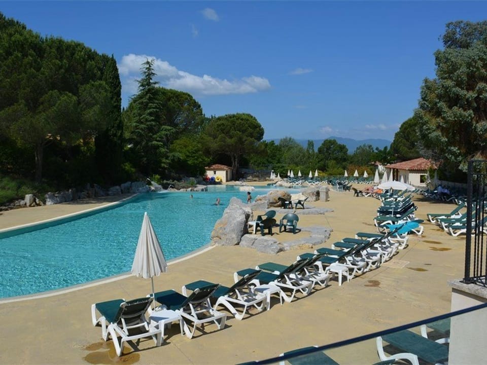 Maison climatisée 5 pers avec terrasse, parking, WiFi, et équipements complets dans quartier calme - FR-1-382-129 House in Grospierres