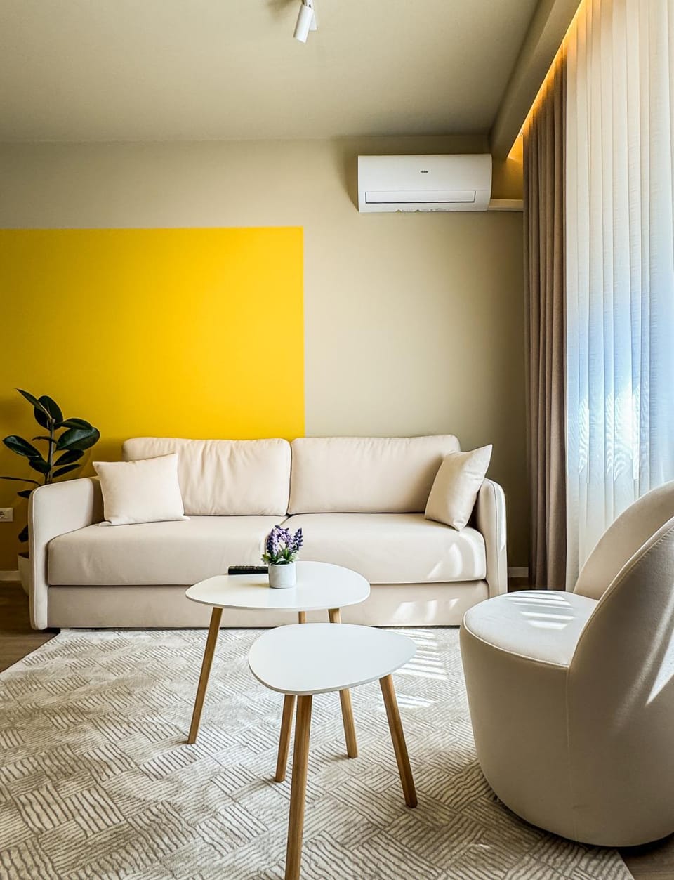 Living room, Seating area, air conditioner