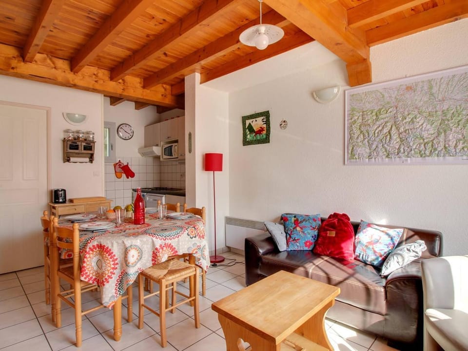 Triplex Calme 6 Pers, Terrasse, Parking, Proche Station Ski - FR-1-402-90 Apartment in Luz-Saint-Sauveur
