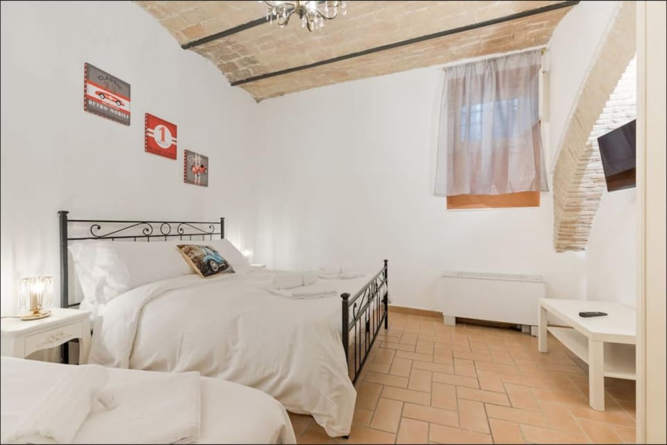 TV and multimedia, Bedroom, fireplace