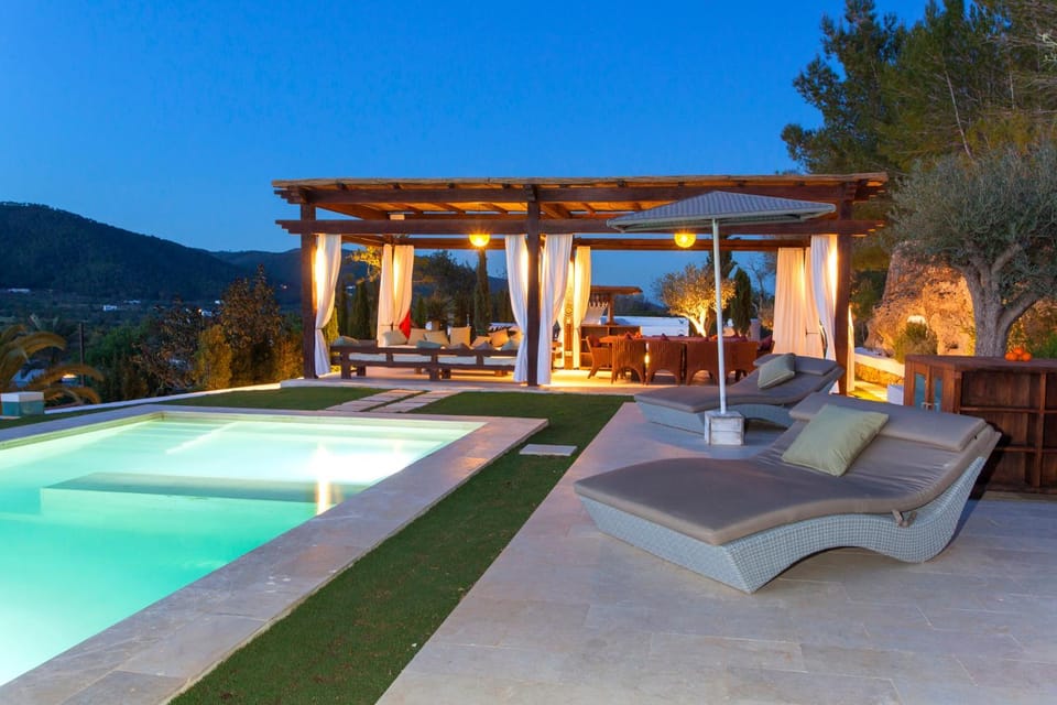 Swimming pool, Swimming pool