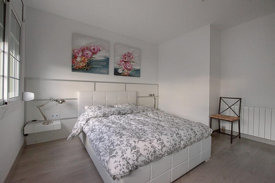 Bed, Photo of the whole room