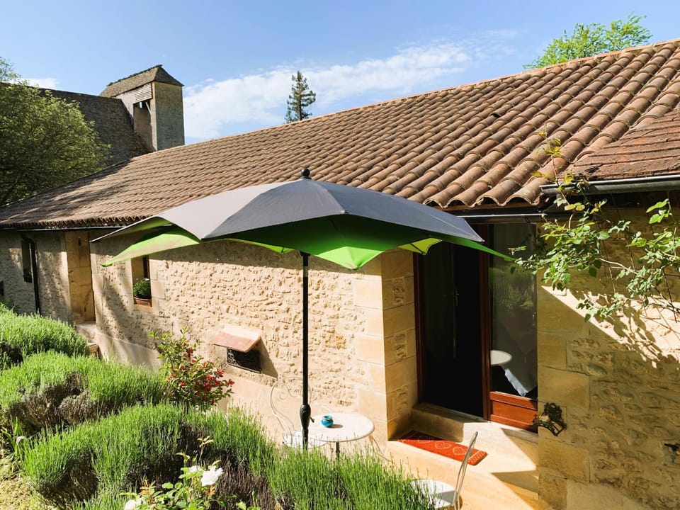 Property building, Patio, Day, Garden, Garden, Balcony/Terrace, Balcony/Terrace, Seating area, Garden view