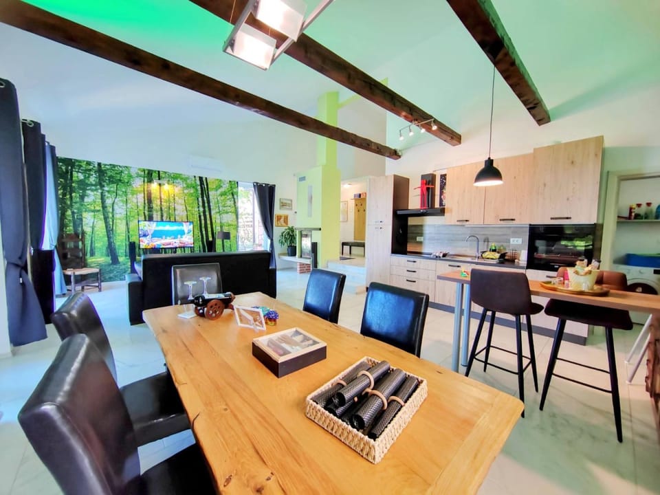 Kitchen or kitchenette, Living room, Seating area