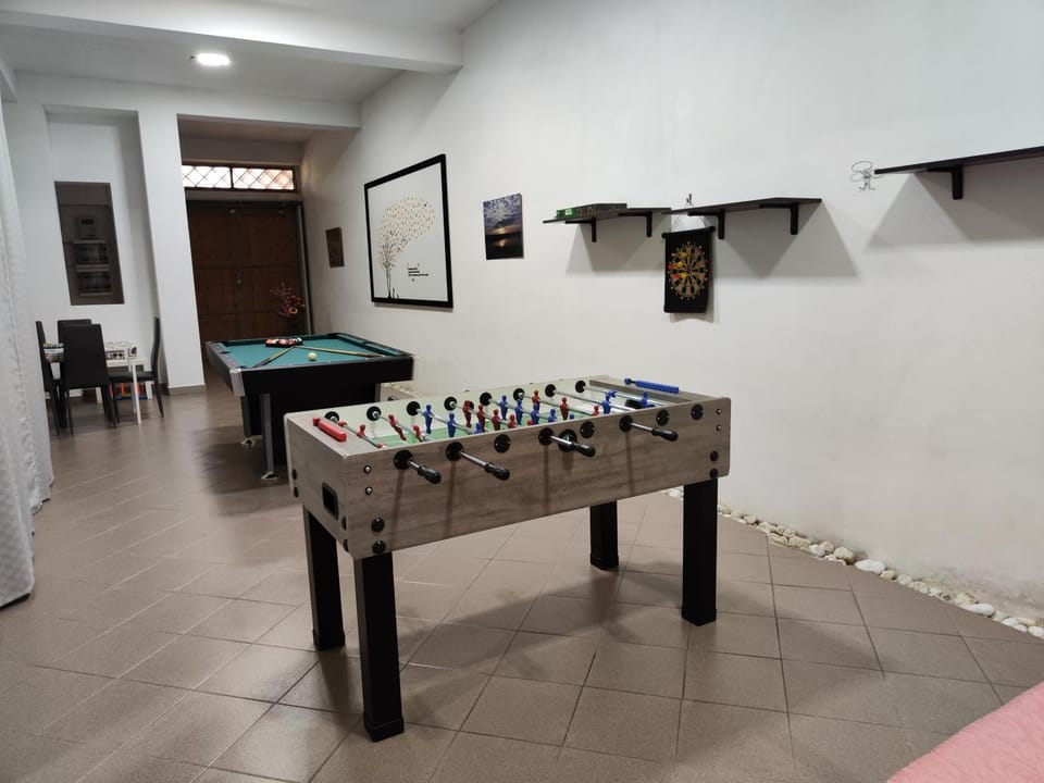 Billiard, Game Room