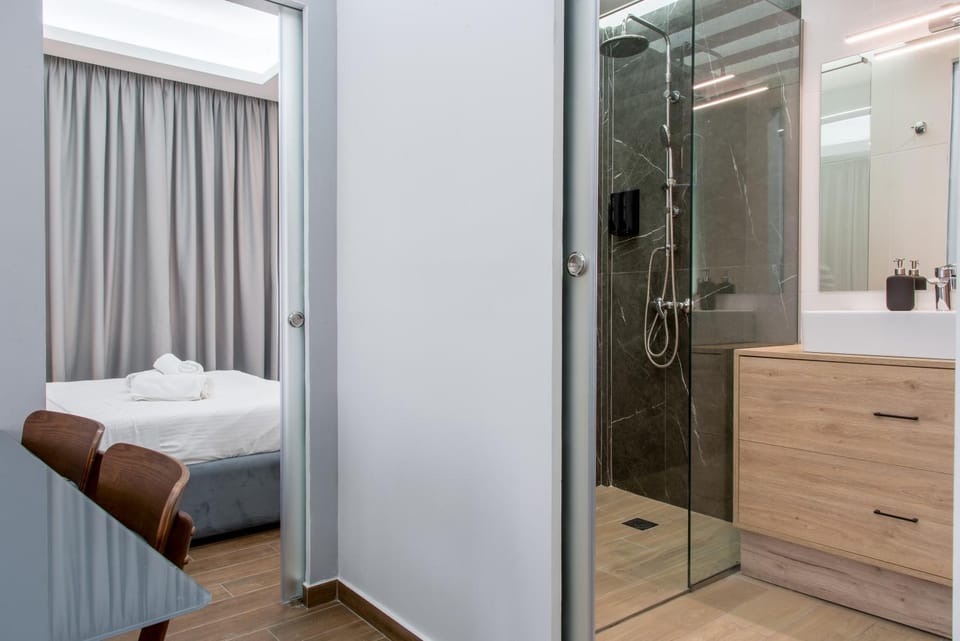 Shower, Toilet, Bathroom, Dining area, Bedroom