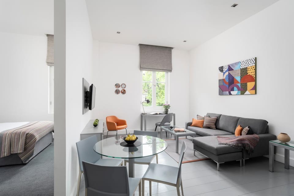 Photo of the whole room, Seating area, Dining area, Bedroom