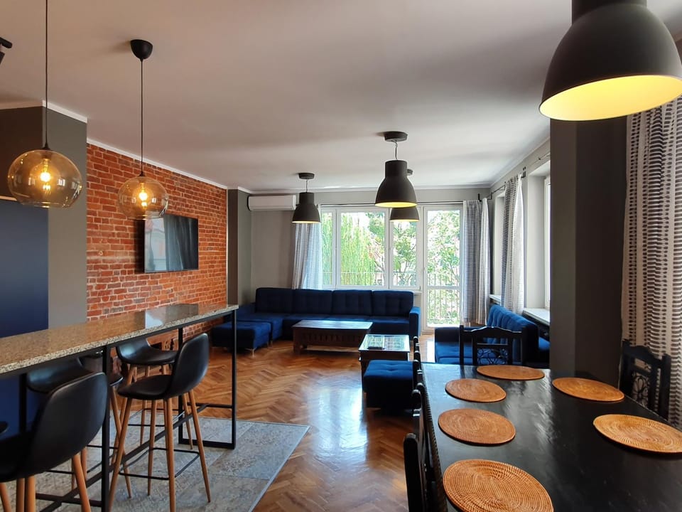 TV and multimedia, Balcony/Terrace, Living room, Seating area, Dining area, Area and facilities