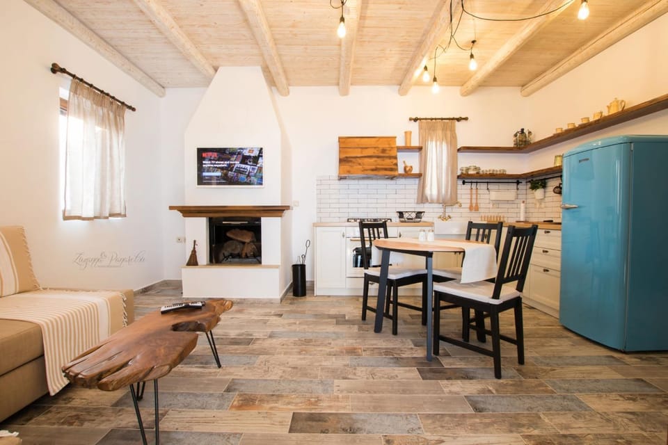 Kitchen or kitchenette, Living room, Dining area