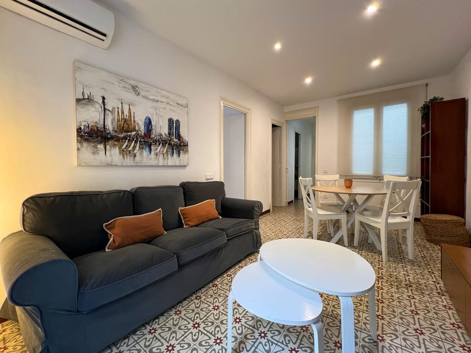 Living room, Seating area, Dining area, air conditioner