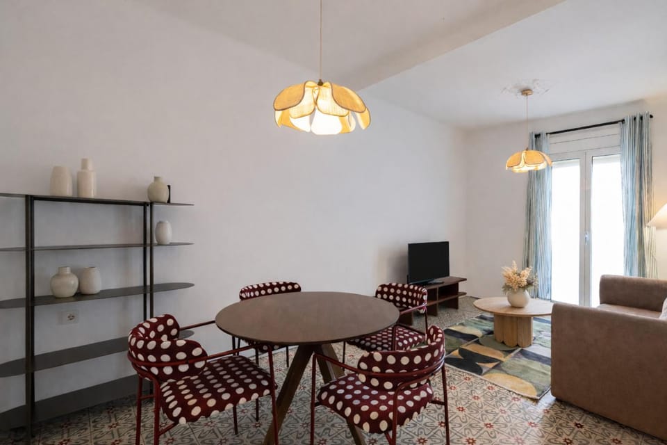 TV and multimedia, Living room, Seating area, Dining area