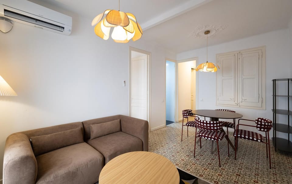 Living room, Seating area, Dining area, air conditioner