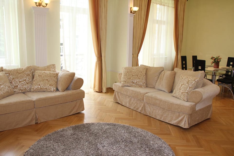 Kitchen or kitchenette, Living room, Seating area