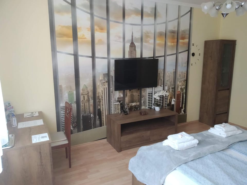 TV and multimedia, Photo of the whole room