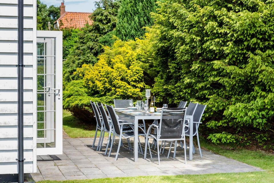 Lake Cottage - A large holiday home in Thorpeness - Close to the beach and The Meare - Aldeburgh Coastal Cottages House in Leiston