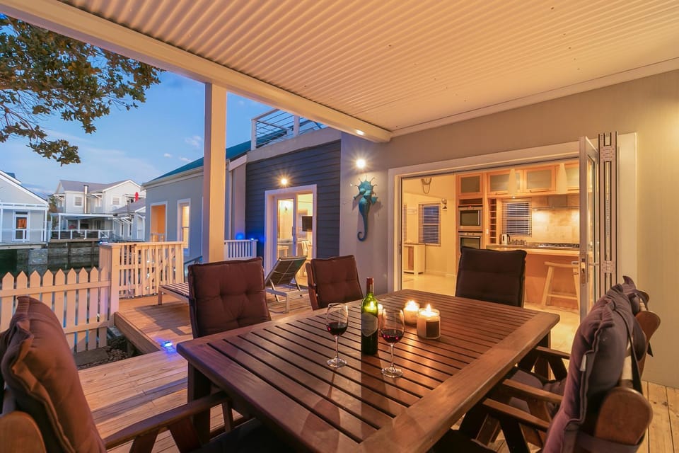 Patio, Dining area