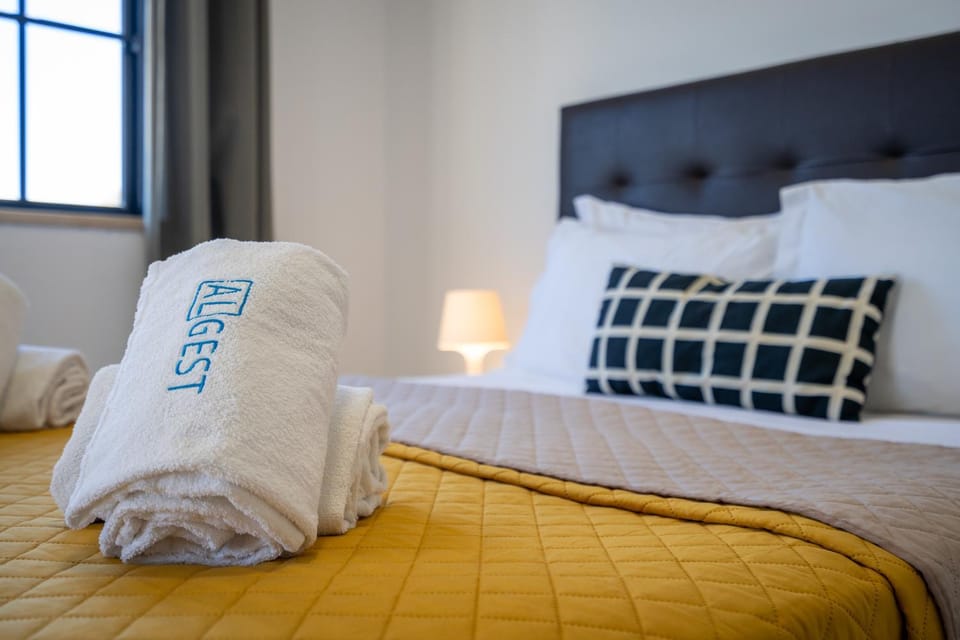 Bed, Photo of the whole room, Bedroom, Family, Family, towels